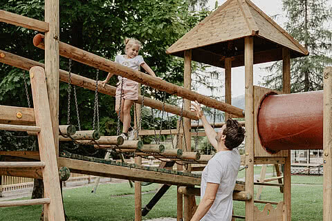 Familienhotel mit großem Spielplatz und Garten - Großarl Tauernhof