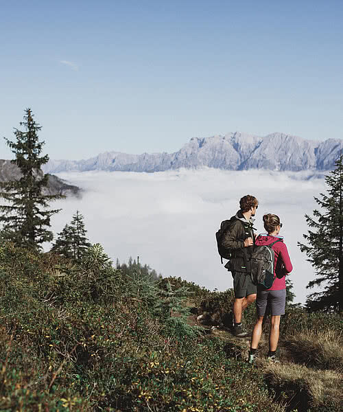 Paar beim Wandern in Großarl